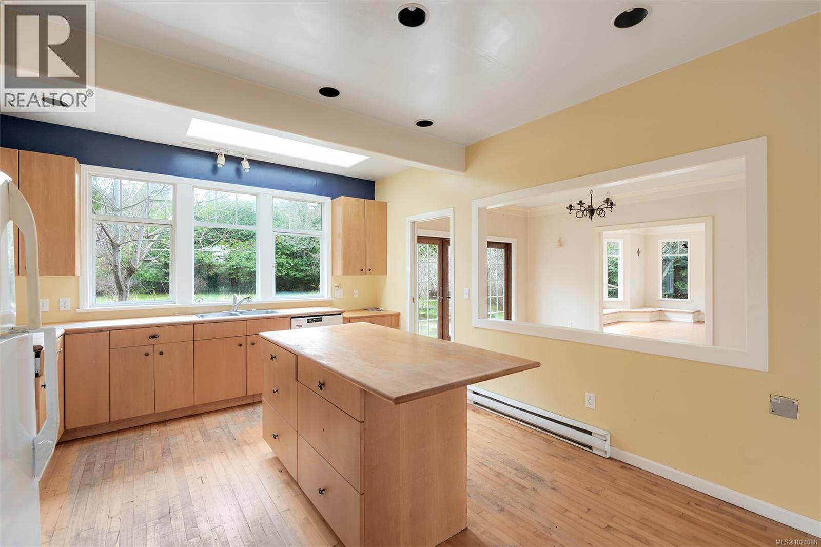 2930 Sea View Rd, Saanich, British Columbia  V8N 1L1 - Photo 20 - 1024068