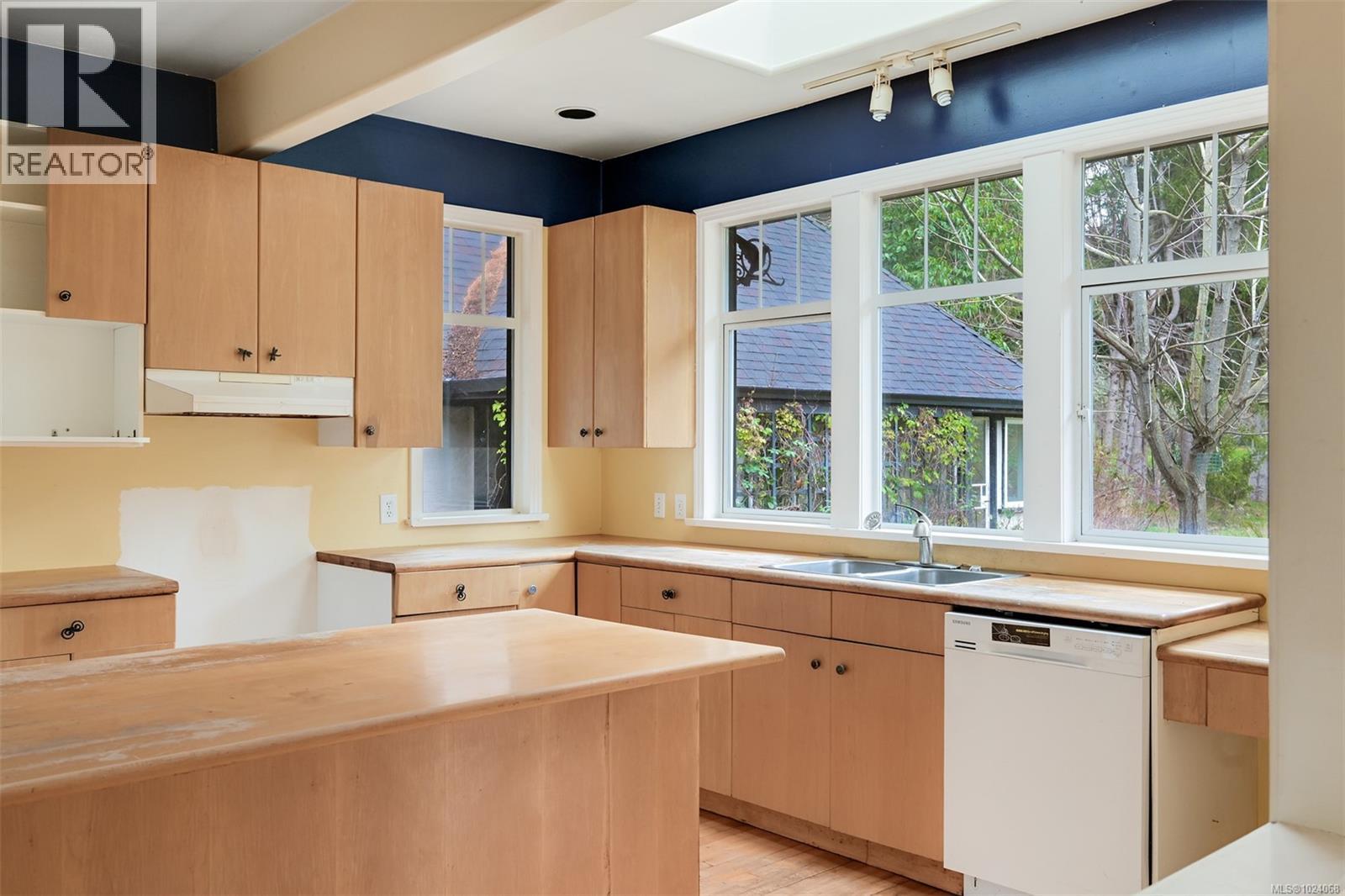 2930 Sea View Rd, Saanich, British Columbia  V8N 1L1 - Photo 21 - 1024068