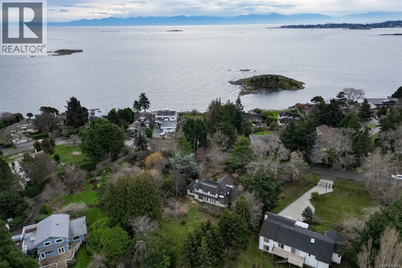 2930 Sea View Rd, Saanich, British Columbia  V8N 1L1 - Photo 2 - 1024068