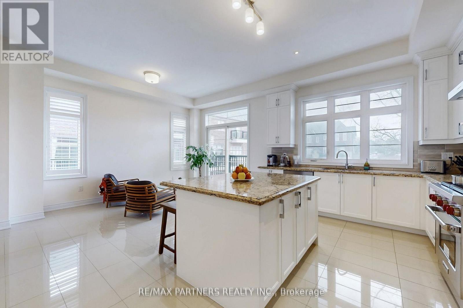 26 Island Green Lane, Markham, Ontario  L6C 0Y7 - Photo 10 - N12745360