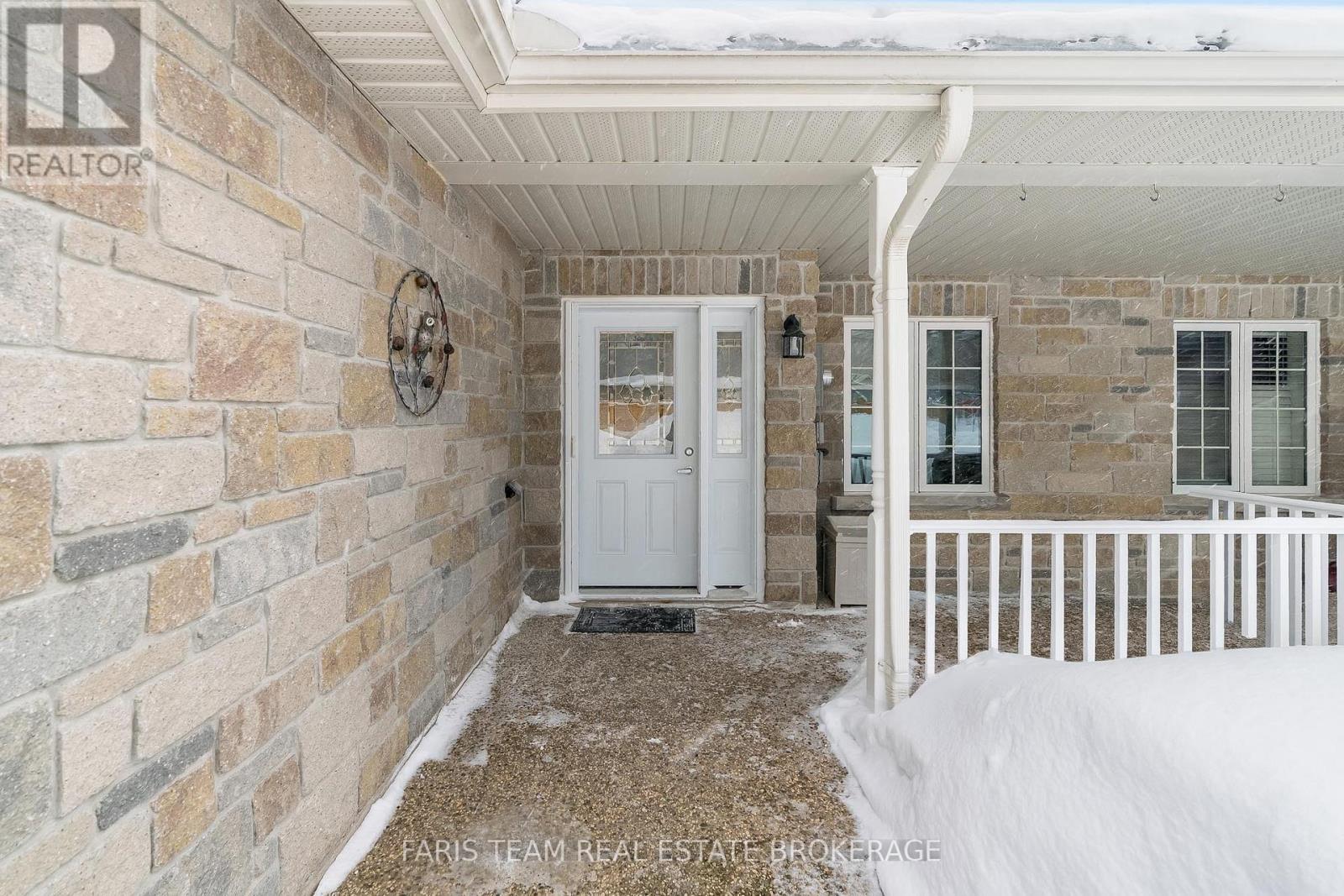 189 Greenway Drive, Wasaga Beach, Ontario  L9Z 0E6 - Photo 3 - S12745400