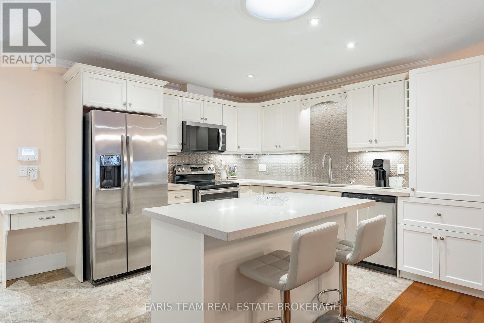 189 Greenway Drive, Wasaga Beach, Ontario  L9Z 0E6 - Photo 4 - S12745400