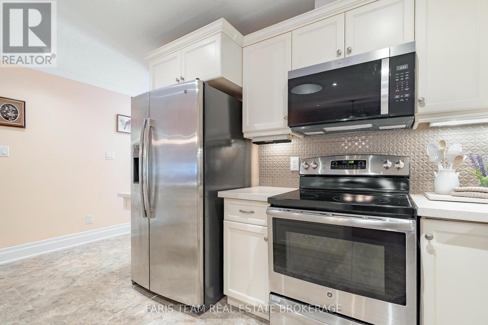 189 Greenway Drive, Wasaga Beach, Ontario  L9Z 0E6 - Photo 8 - S12745400