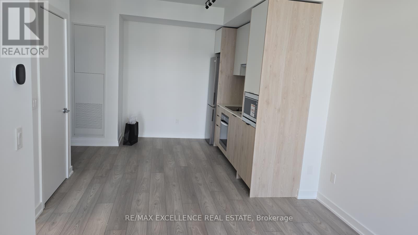 829 - 1007 The Queensway, Toronto, Ontario  M8Z 0H4 - Photo 2 - W12745354