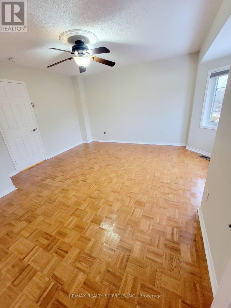 Upper Portion - 15 Chipmunk Crescent, Brampton, Ontario  L6R 1B8 - Photo 14 - W12745372