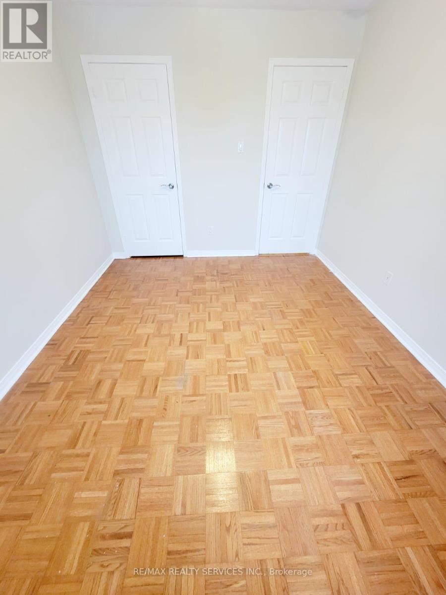 Upper Portion - 15 Chipmunk Crescent, Brampton, Ontario  L6R 1B8 - Photo 17 - W12745372