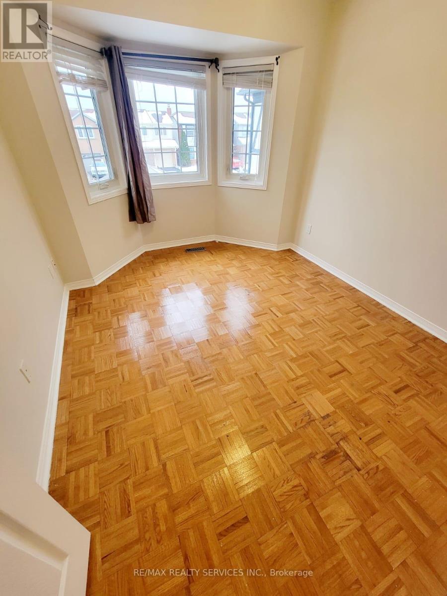 Upper Portion - 15 Chipmunk Crescent, Brampton, Ontario  L6R 1B8 - Photo 18 - W12745372