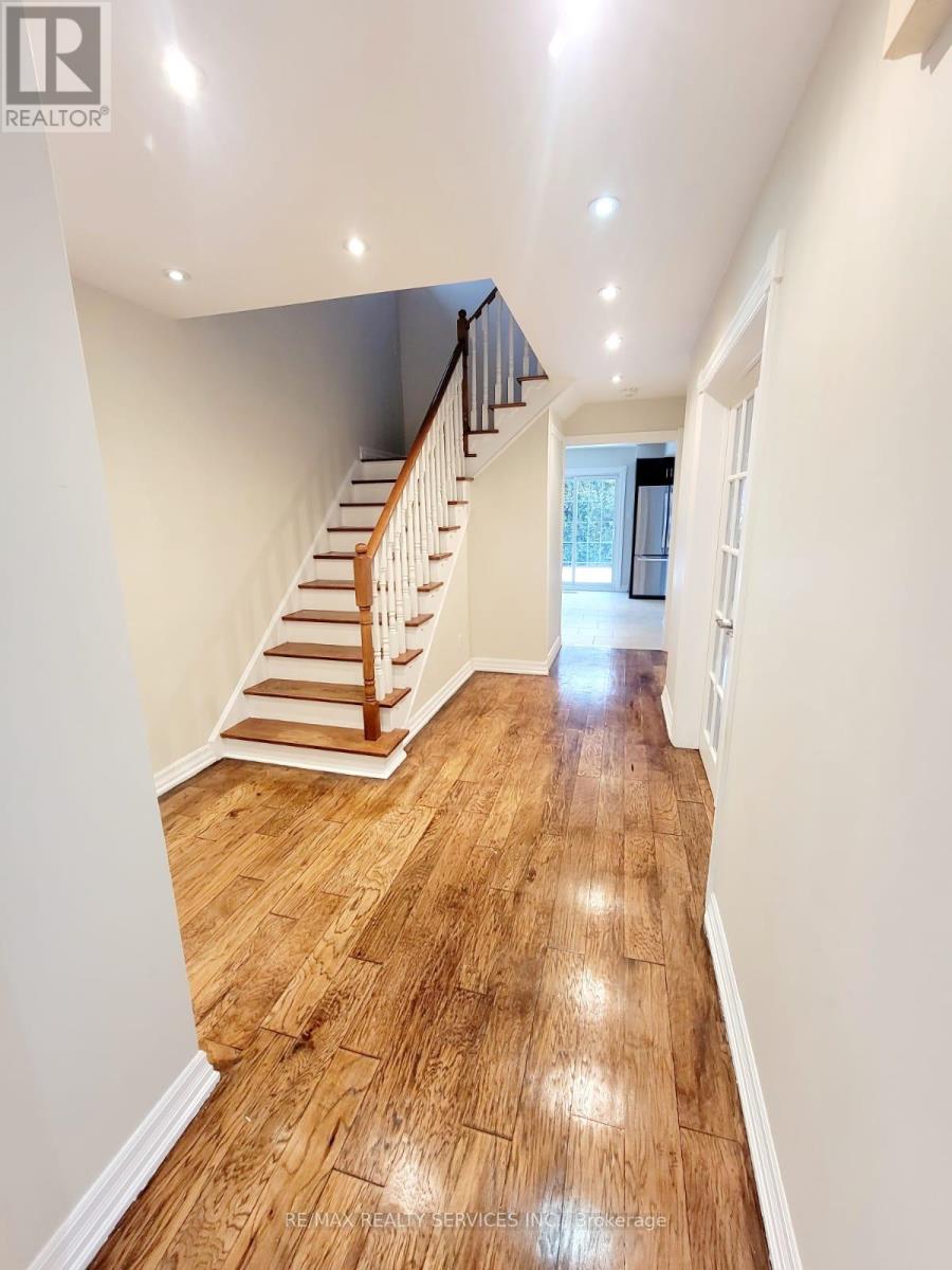 Upper Portion - 15 Chipmunk Crescent, Brampton, Ontario  L6R 1B8 - Photo 2 - W12745372