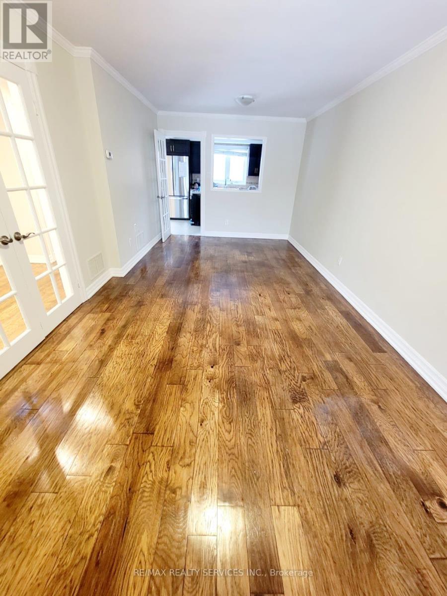 Upper Portion - 15 Chipmunk Crescent, Brampton, Ontario  L6R 1B8 - Photo 3 - W12745372