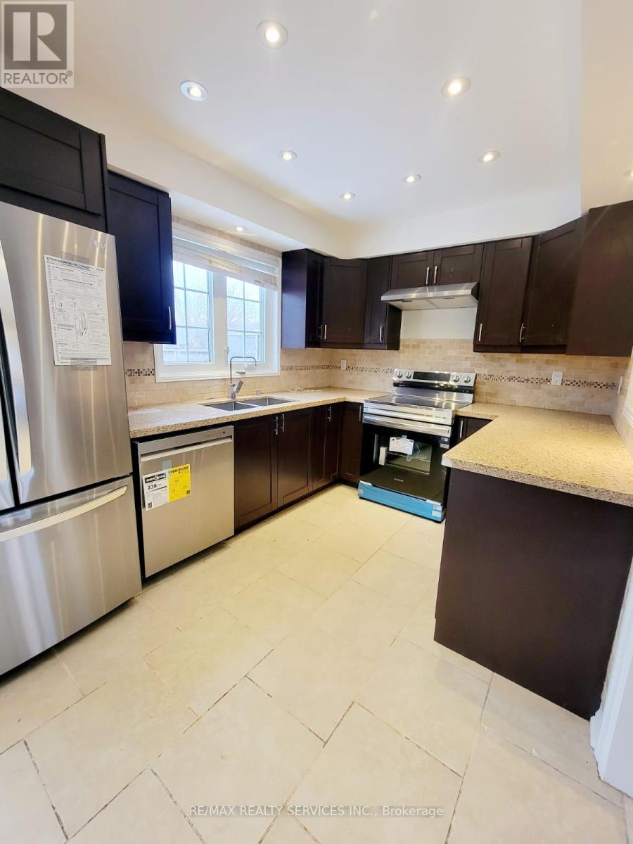 Upper Portion - 15 Chipmunk Crescent, Brampton, Ontario  L6R 1B8 - Photo 7 - W12745372