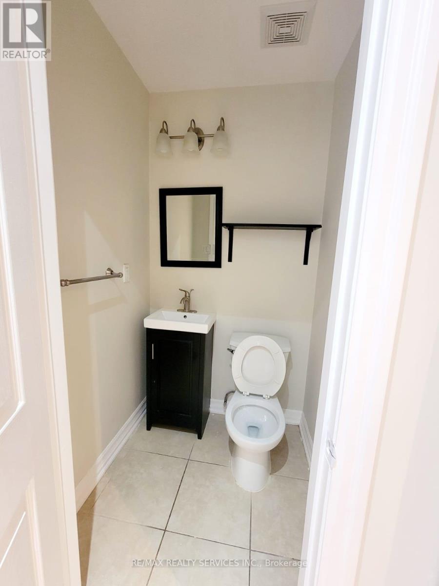 Upper Portion - 15 Chipmunk Crescent, Brampton, Ontario  L6R 1B8 - Photo 9 - W12745372