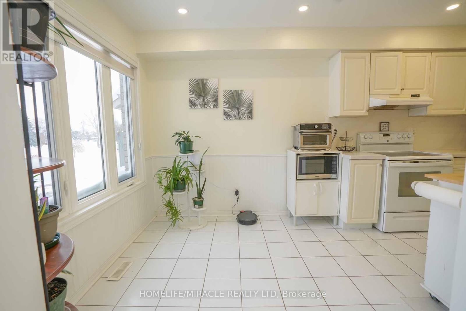 40 Gardenia Way, Caledon, Ontario  L7C 1B2 - Photo 6 - W12745412