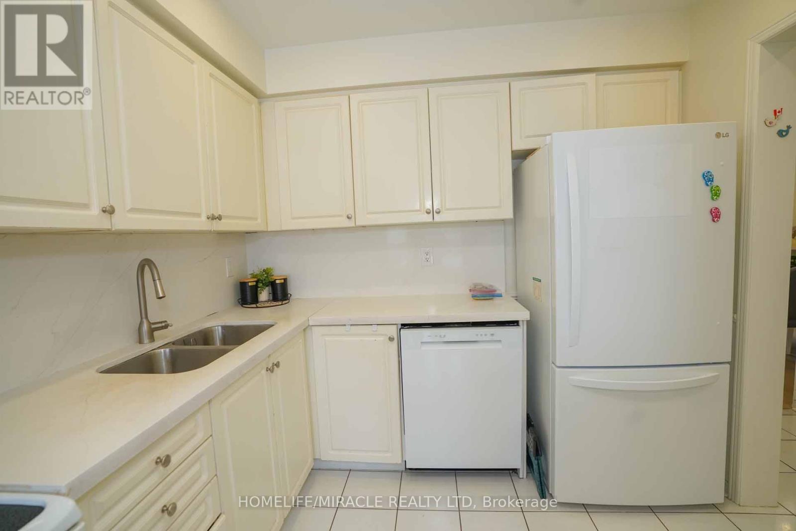 40 Gardenia Way, Caledon, Ontario  L7C 1B2 - Photo 9 - W12745412