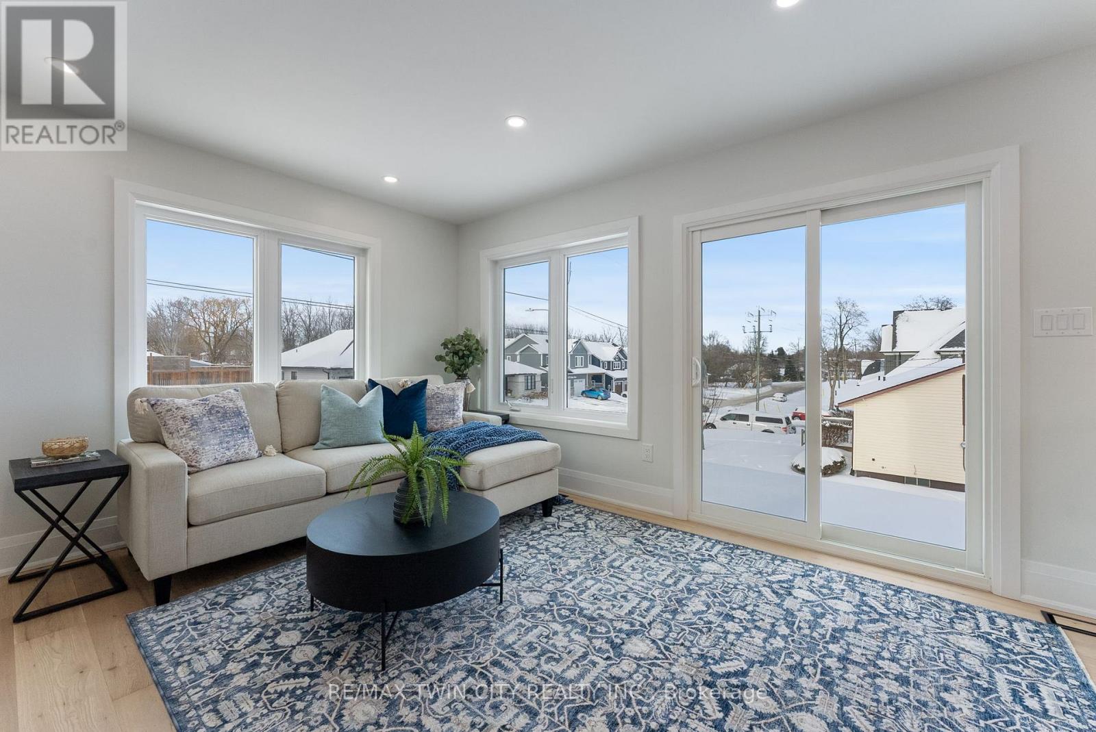 50 Fife Street W, Haldimand, Ontario  N3W 1J2 - Photo 7 - X12745356