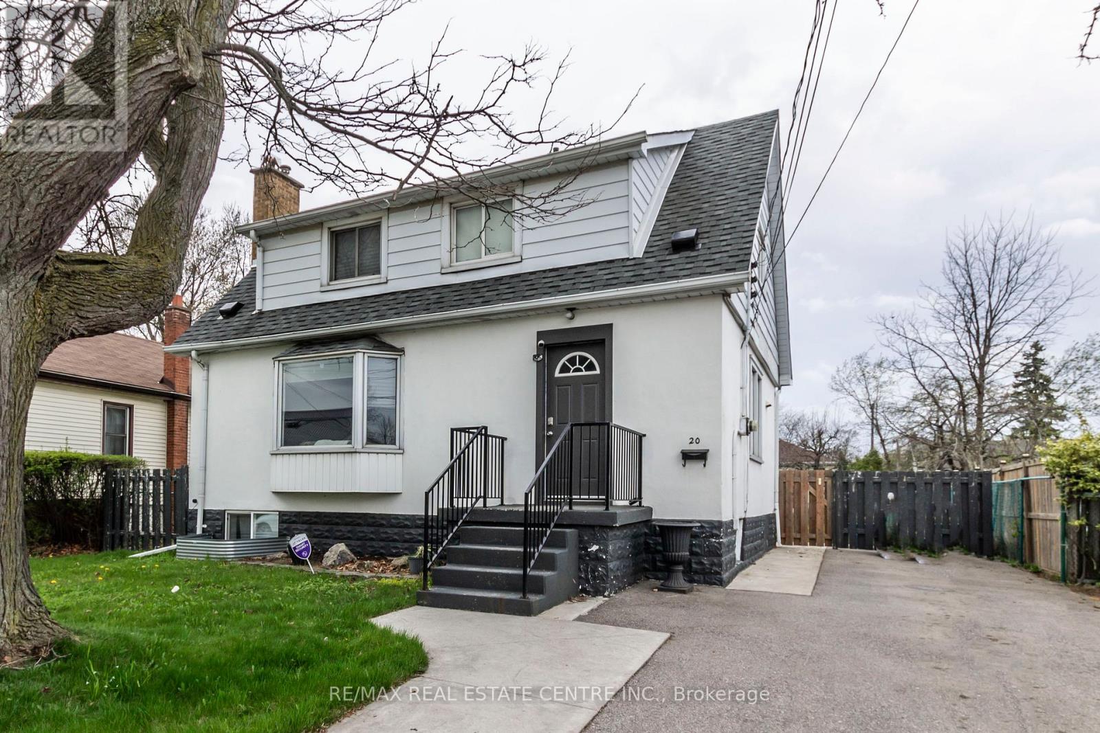 20 West 1st Street, Hamilton, Ontario  L9C 3B8 - Photo 2 - X12745368