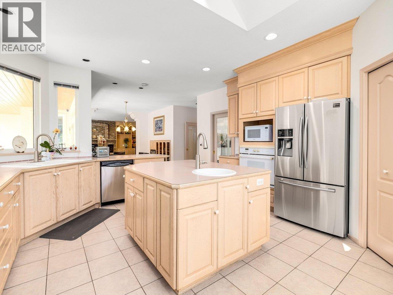 Listing Picture 10 of 32 : 3340 RIVER ROAD, Richmond / 烈治文 - 魯藝地產 Yvonne Lu Group - MLS Medallion Club Member