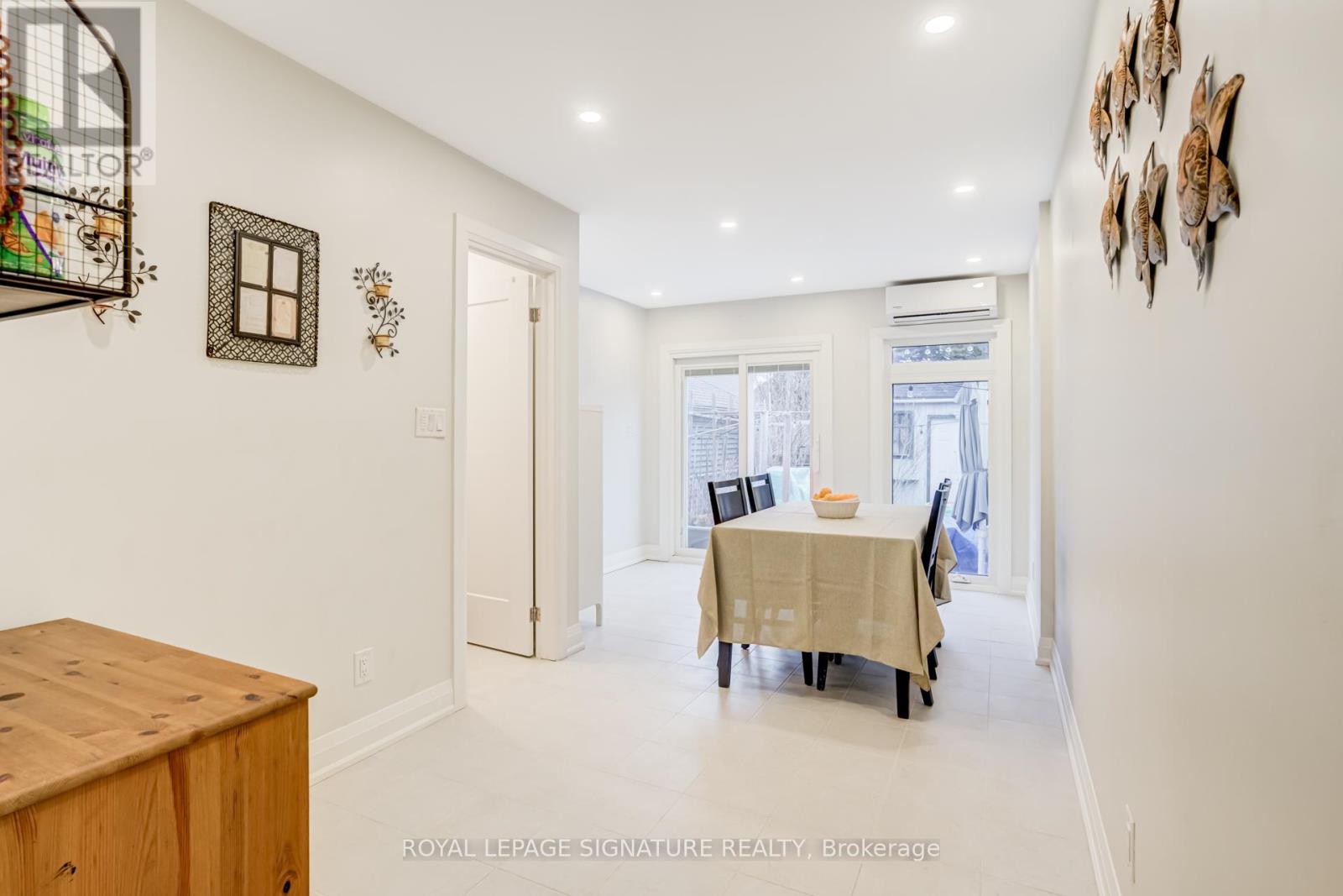 493 Jane Street, Toronto, Ontario  M6S 4A1 - Photo 13 - W12698308