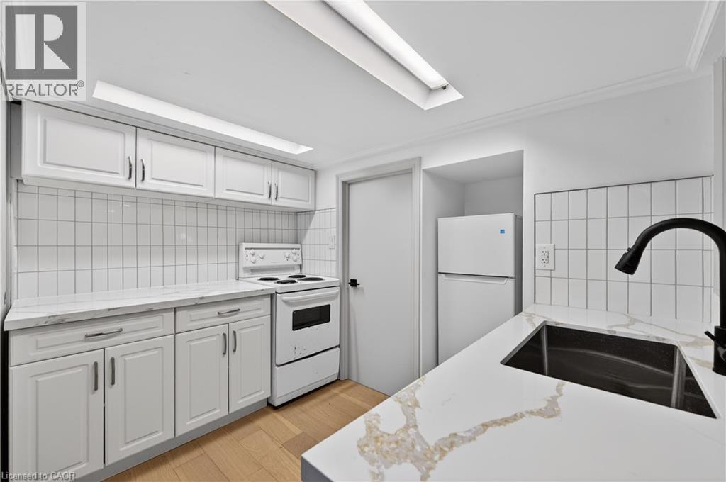 3 East 35th Street, Hamilton, Ontario  L8V 3X5 - Photo 32 - 40799906