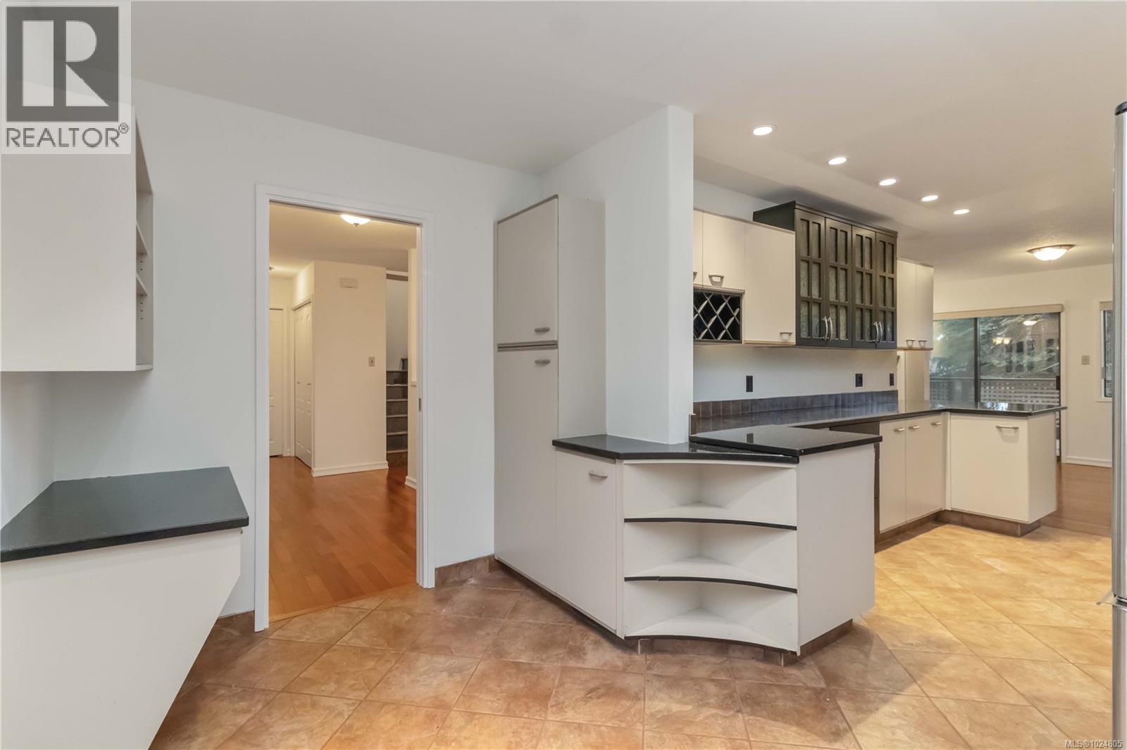 1 981 Fir Tree Glen, Saanich, British Columbia  V8X 5B8 - Photo 11 - 1024805