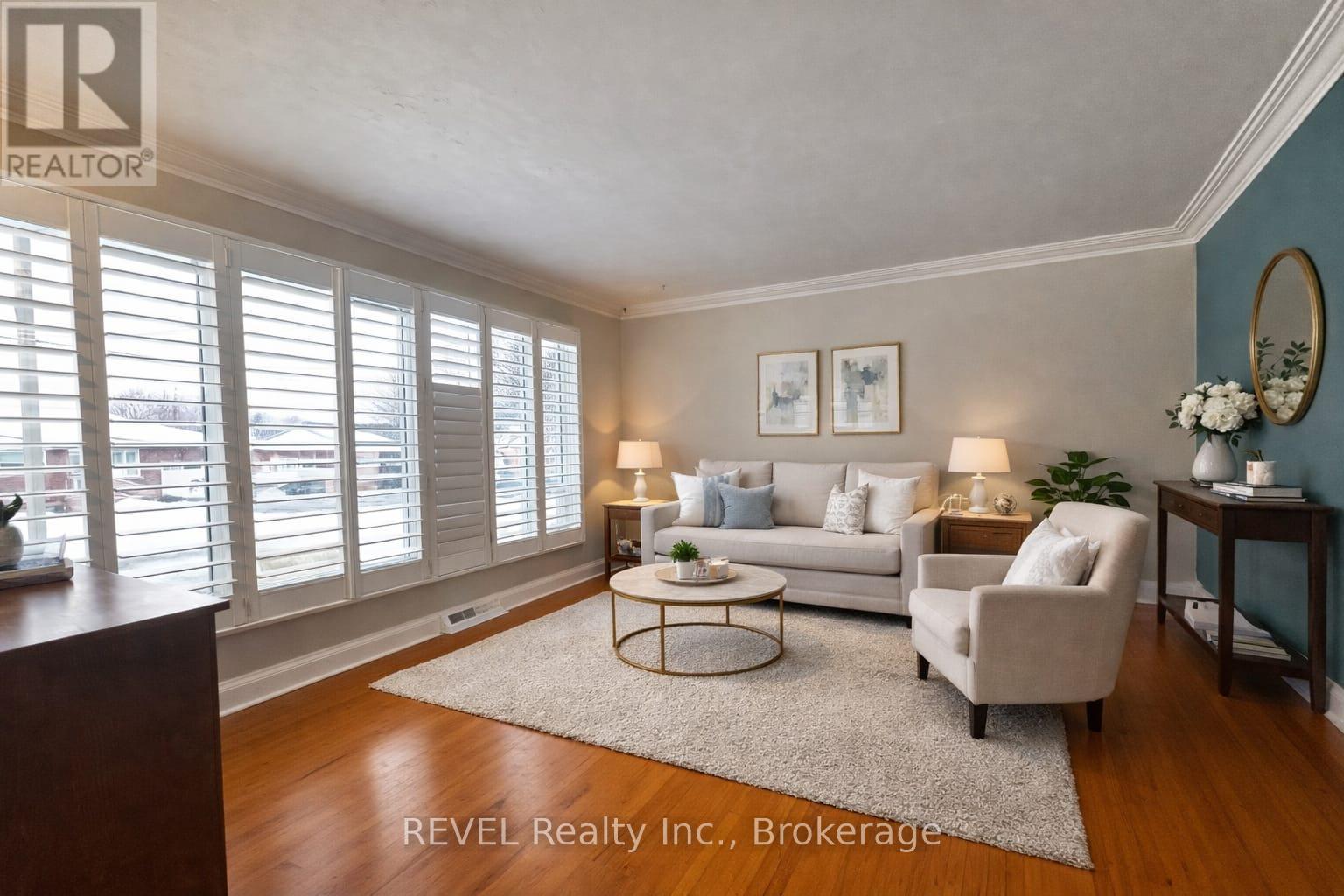 Upper - 63 Thompson Avenue, Thorold (Thorold Downtown), Ontario  L2V 2N2 - Photo 2 - X12745422