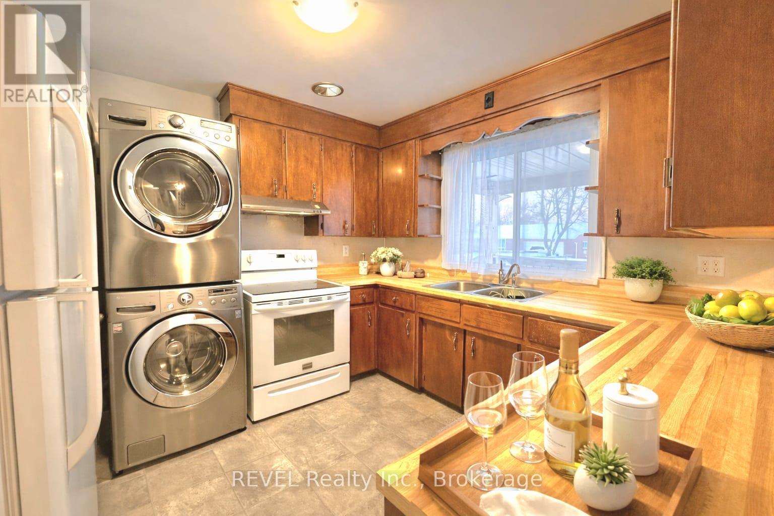 Upper - 63 Thompson Avenue, Thorold (Thorold Downtown), Ontario  L2V 2N2 - Photo 3 - X12745422