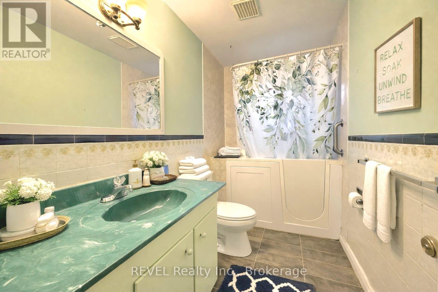 Upper - 63 Thompson Avenue, Thorold (Thorold Downtown), Ontario  L2V 2N2 - Photo 8 - X12745422