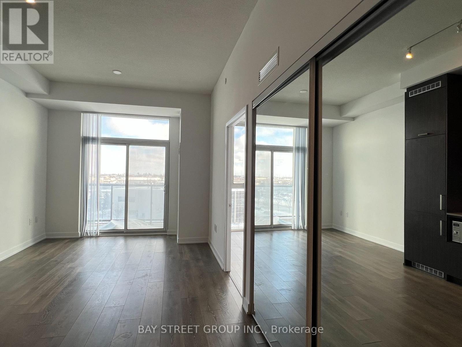 511 - 60 Honeycrisp Crescent, Vaughan, Ontario  L4K 0N5 - Photo 4 - N12744626