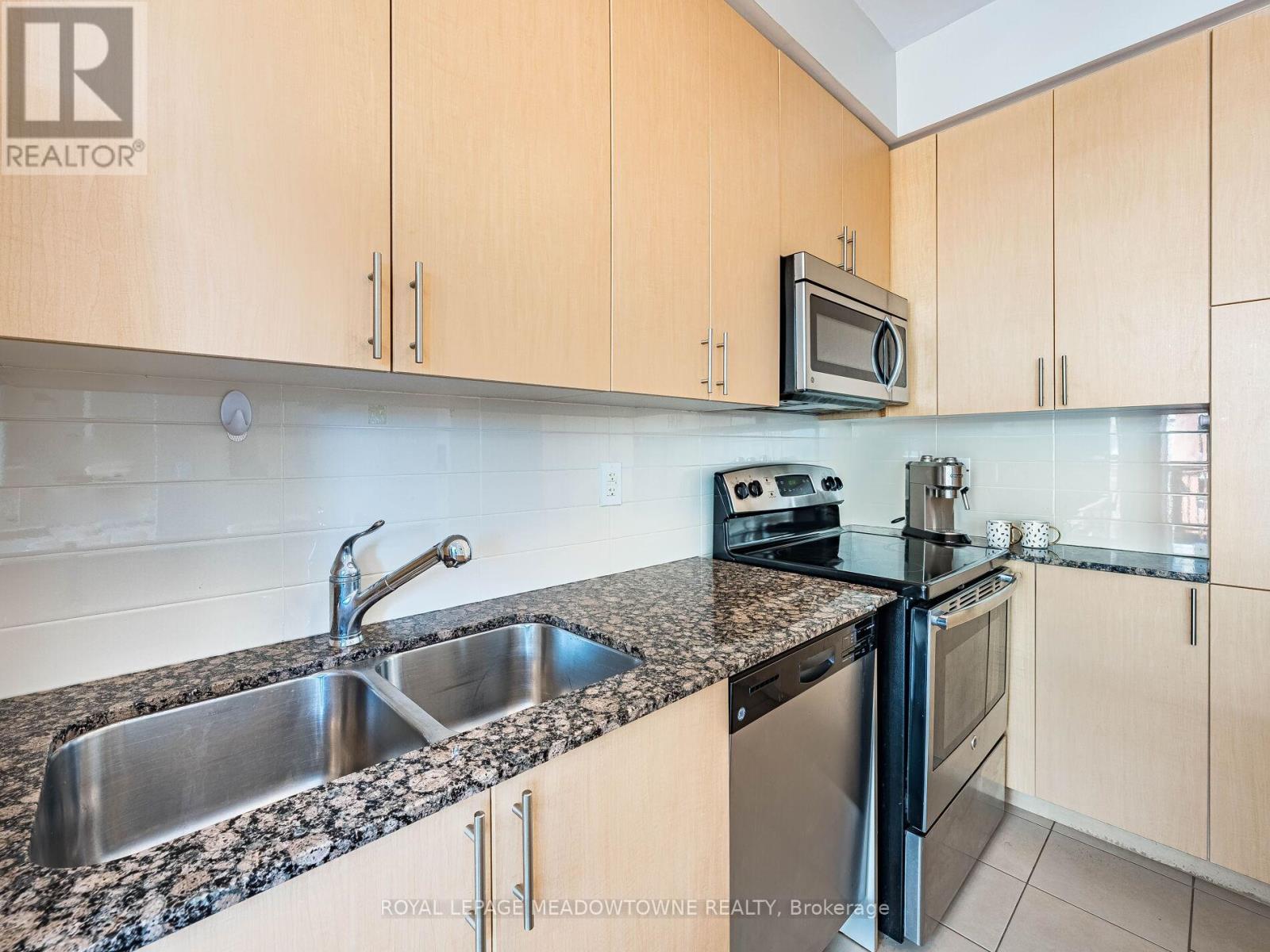 832 - 830 Lawrence Avenue W, Toronto, Ontario M6A 0A2 - Photo 15 - W12745418
