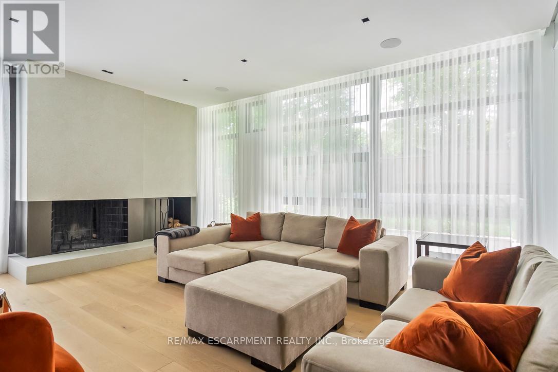 1308 Greenoaks Drive, Mississauga, Ontario  L5J 3A5 - Photo 13 - W12745430