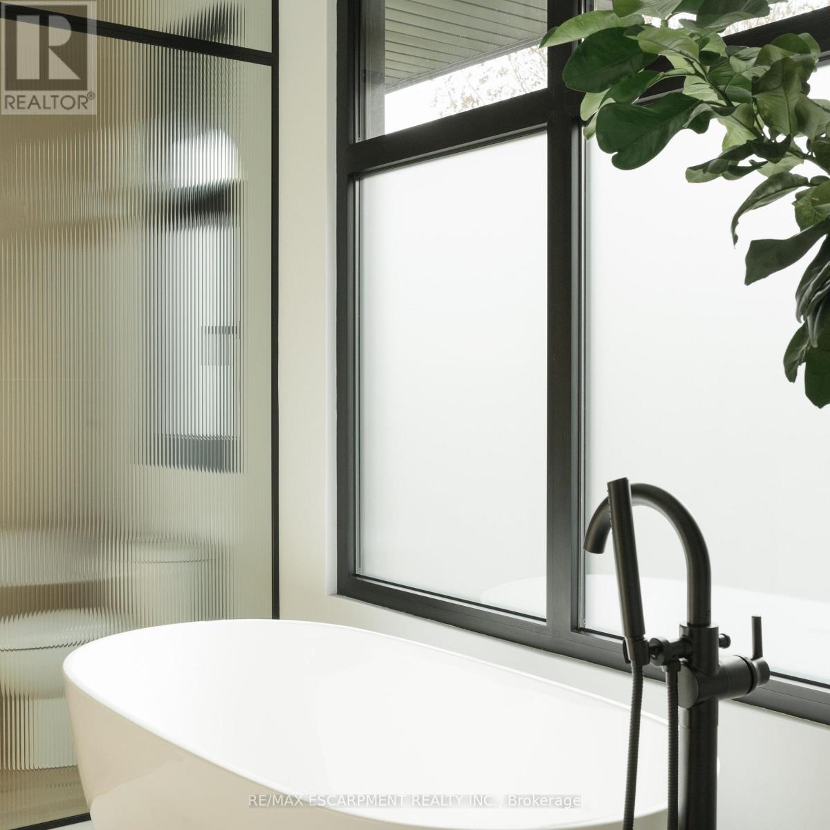 1308 Greenoaks Drive, Mississauga, Ontario  L5J 3A5 - Photo 20 - W12745430