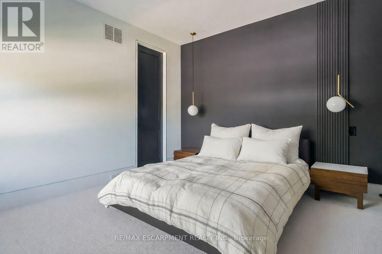 1308 Greenoaks Drive, Mississauga, Ontario  L5J 3A5 - Photo 22 - W12745430