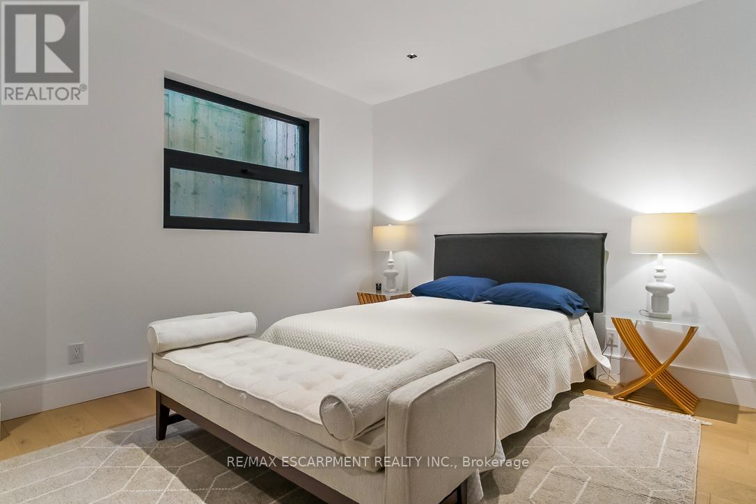 1308 Greenoaks Drive, Mississauga, Ontario  L5J 3A5 - Photo 31 - W12745430