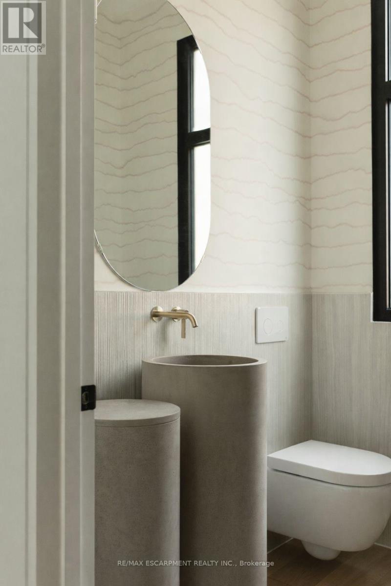 1308 Greenoaks Drive, Mississauga, Ontario  L5J 3A5 - Photo 4 - W12745430