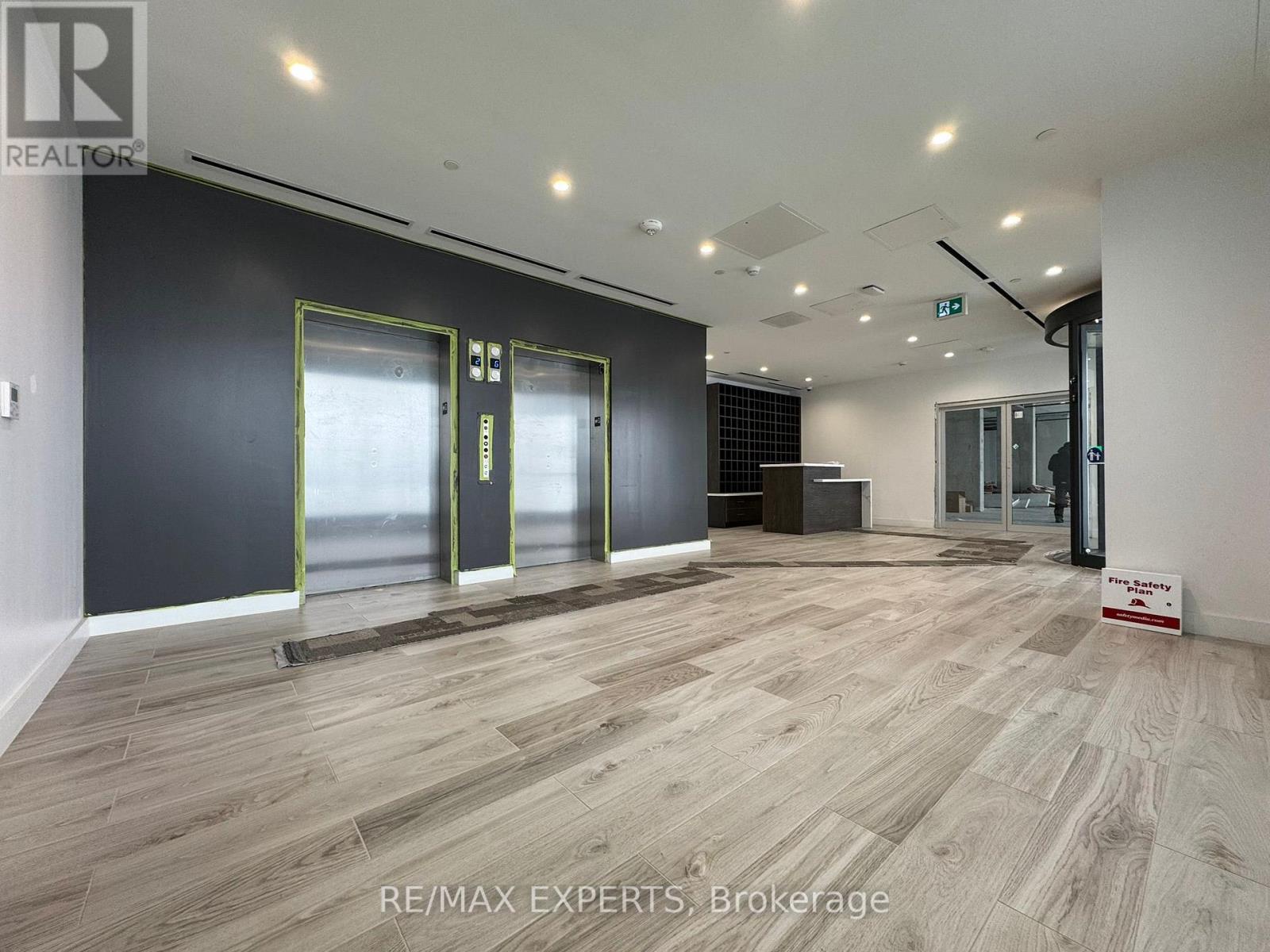 204 - 600 Dixon Road, Toronto, Ontario  M9W 1J1 - Photo 8 - W12745438