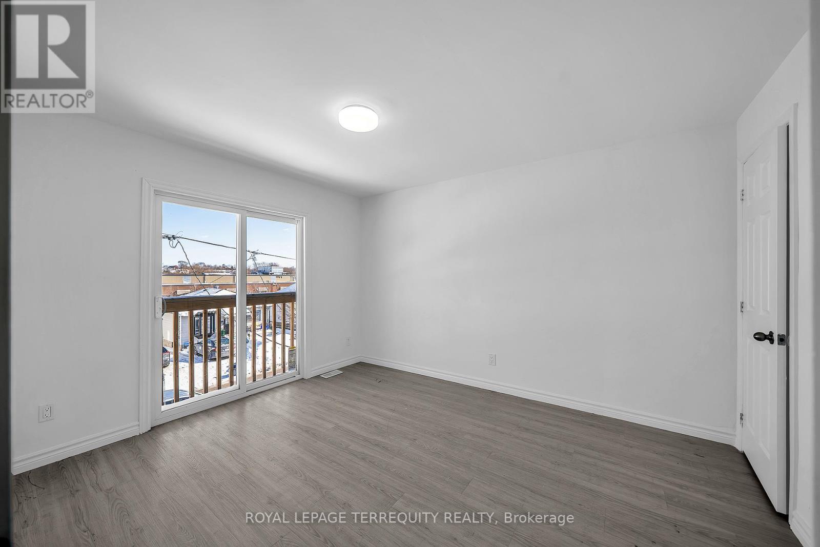 308 Nassau Street, Oshawa, Ontario  L1J 4A8 - Photo 2 - E12628880