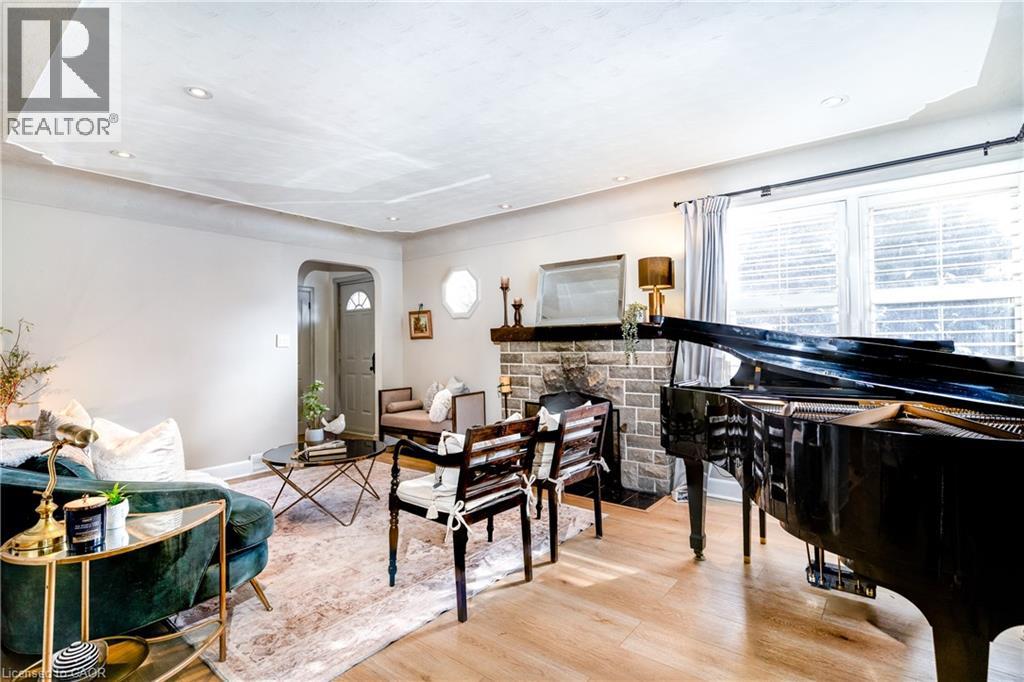 3 Fallsview Road, Hamilton, Ontario  L9H 5J7 - Photo 3 - 40802021