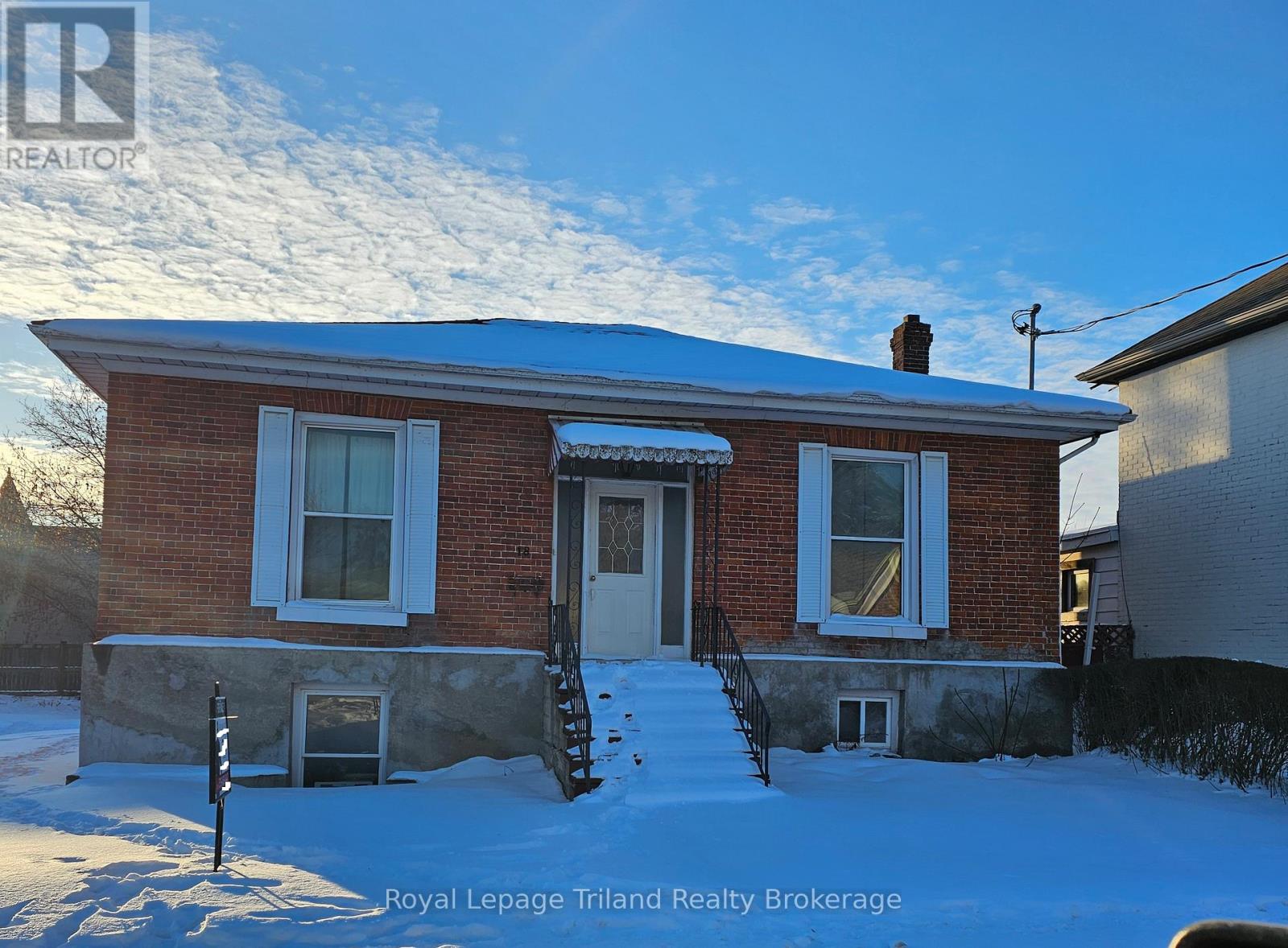 18 CHAPEL STREET, Woodstock, Ontario