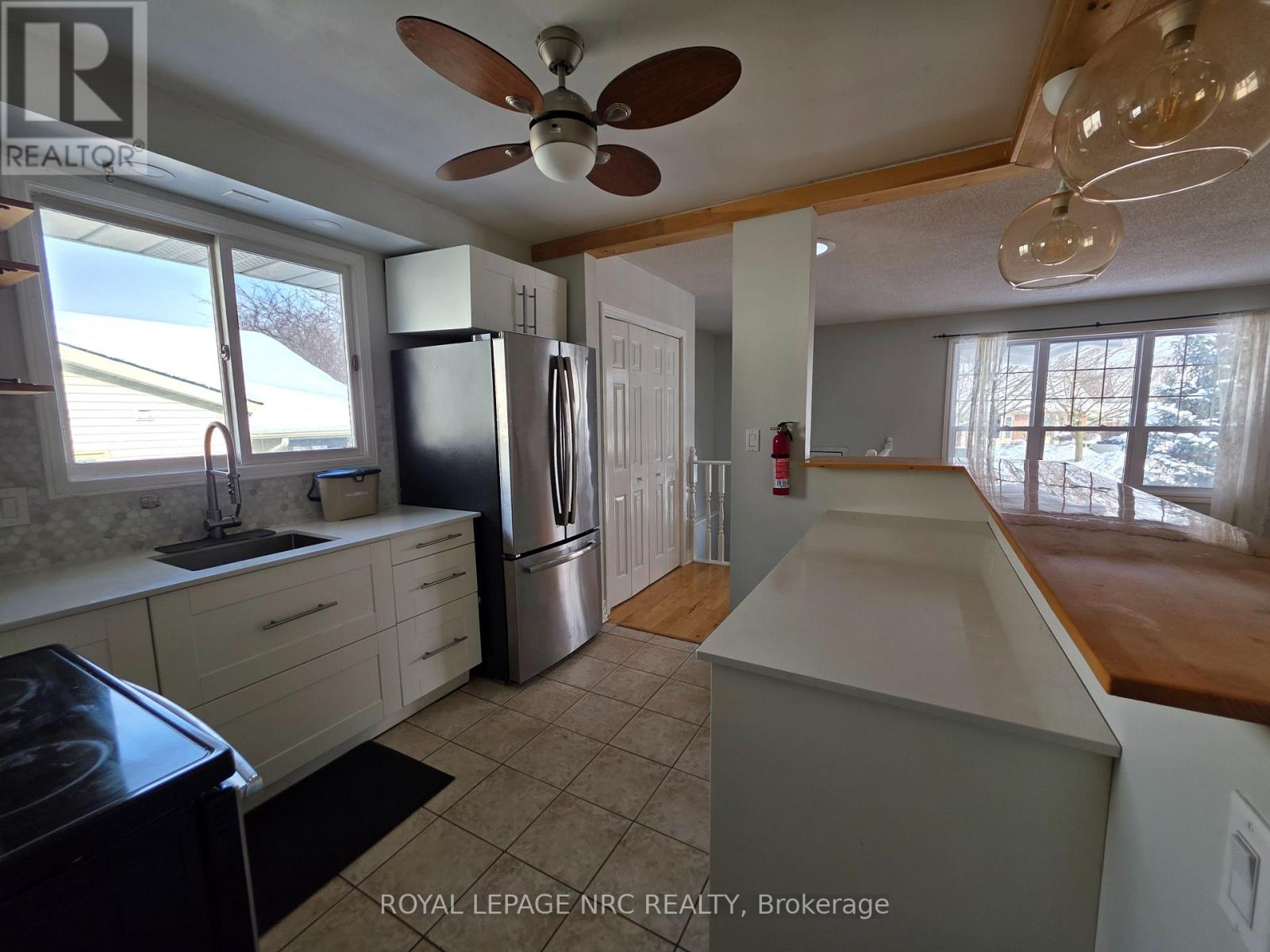 Upper - 37 Fox Trail Drive, St. Catharines, Ontario  L2S 3T7 - Photo 11 - X12707180