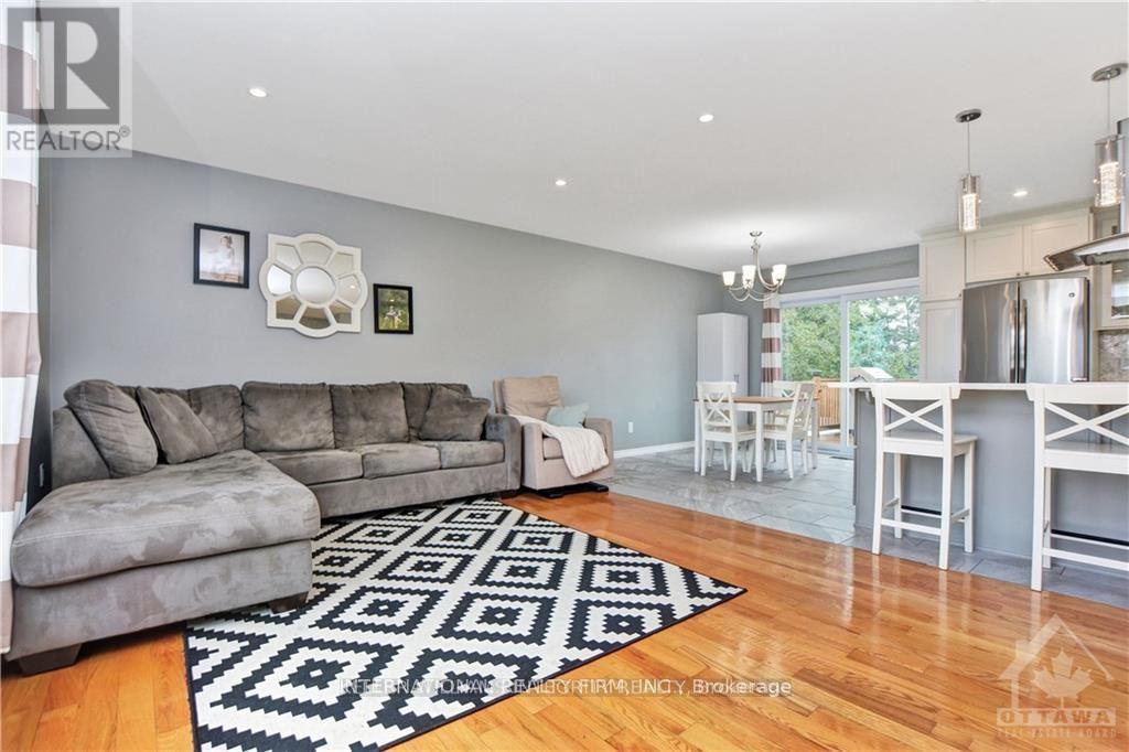 5 Murphy Court, Ottawa, Ontario  K2W 1B7 - Photo 3 - X12745456