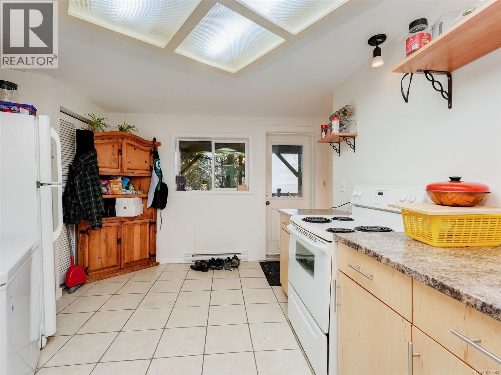 4553 Cordova Bay Rd, Saanich, British Columbia  V8X 3V6 - Photo 17 - 1022983