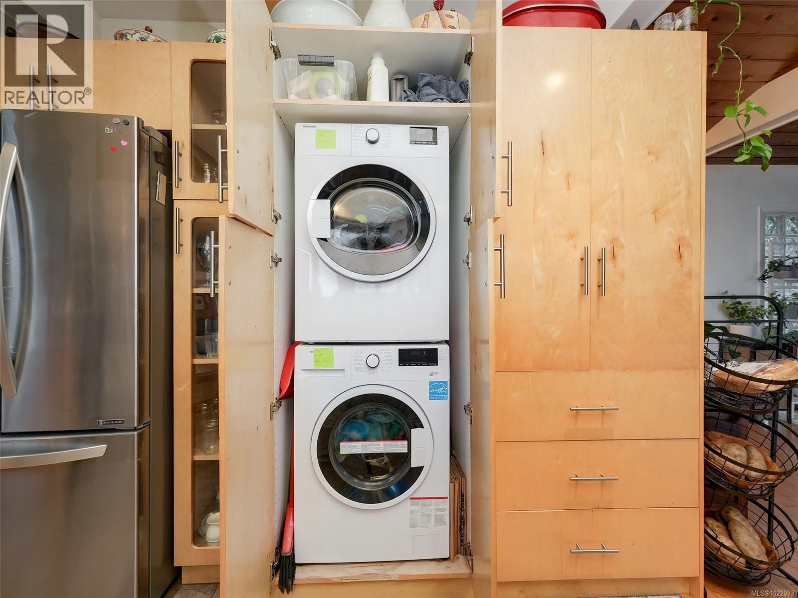 4553 Cordova Bay Rd, Saanich, British Columbia  V8X 3V6 - Photo 10 - 1022983