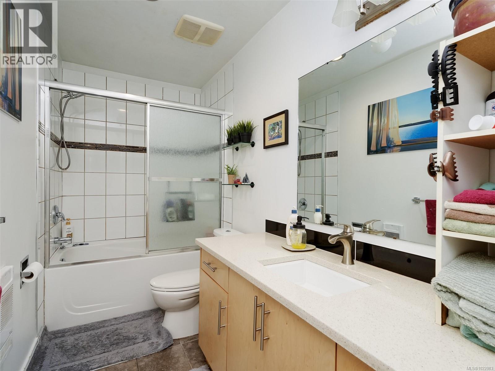 4553 Cordova Bay Rd, Saanich, British Columbia  V8X 3V6 - Photo 12 - 1022983