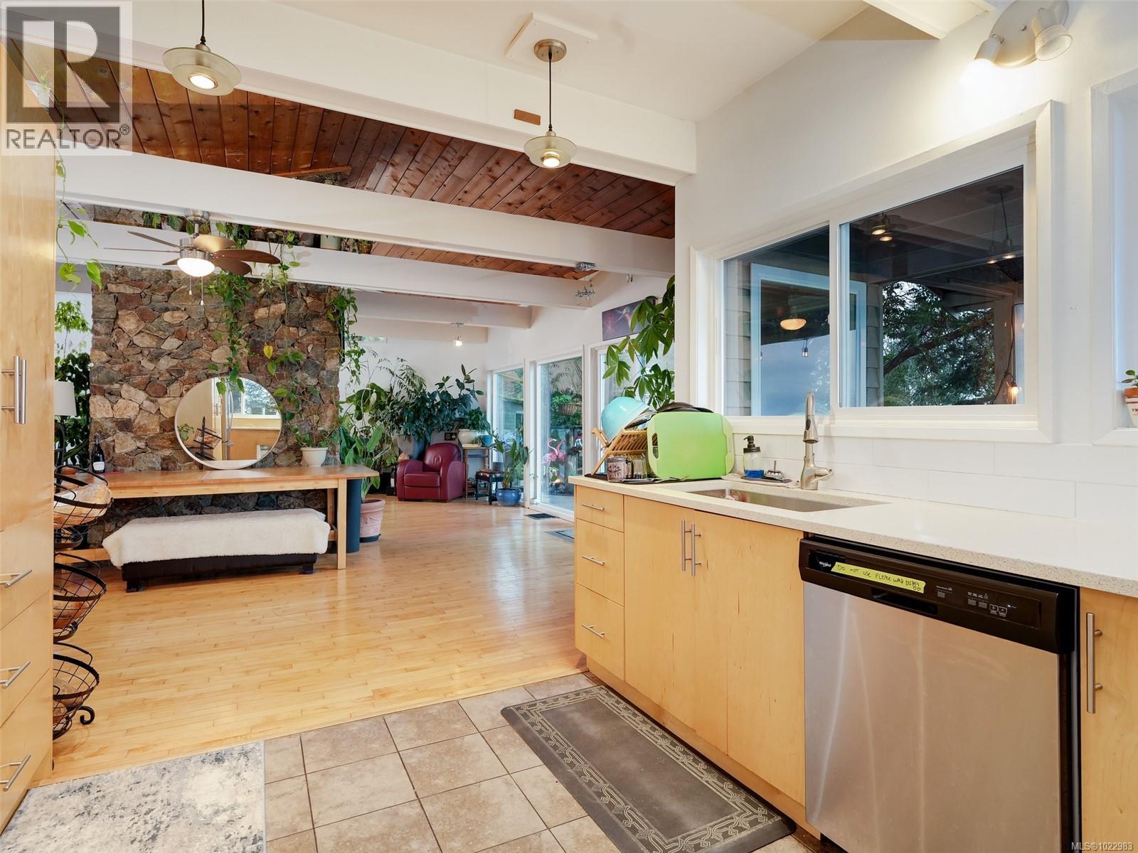 4553 Cordova Bay Rd, Saanich, British Columbia  V8X 3V6 - Photo 9 - 1022983