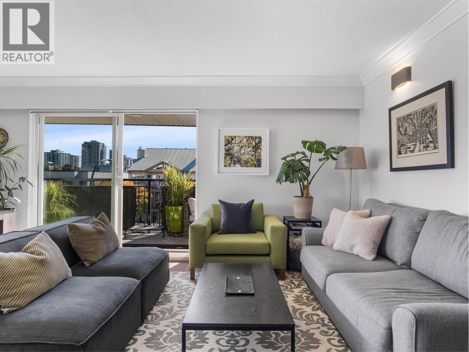 306 134 W 20th Street, North Vancouver, British Columbia  V7M 1Y4 - Photo 3 - R3085123