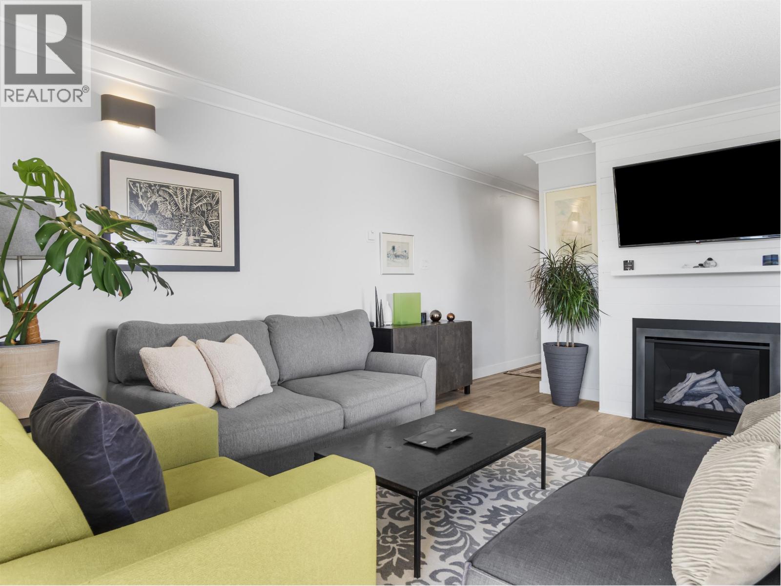 306 134 W 20th Street, North Vancouver, British Columbia  V7M 1Y4 - Photo 4 - R3085123