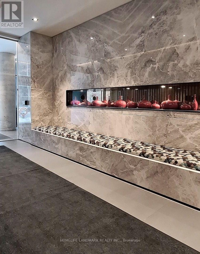 815 - 215 Queen Street W, Toronto, Ontario  M5V 0P5 - Photo 2 - C12745500