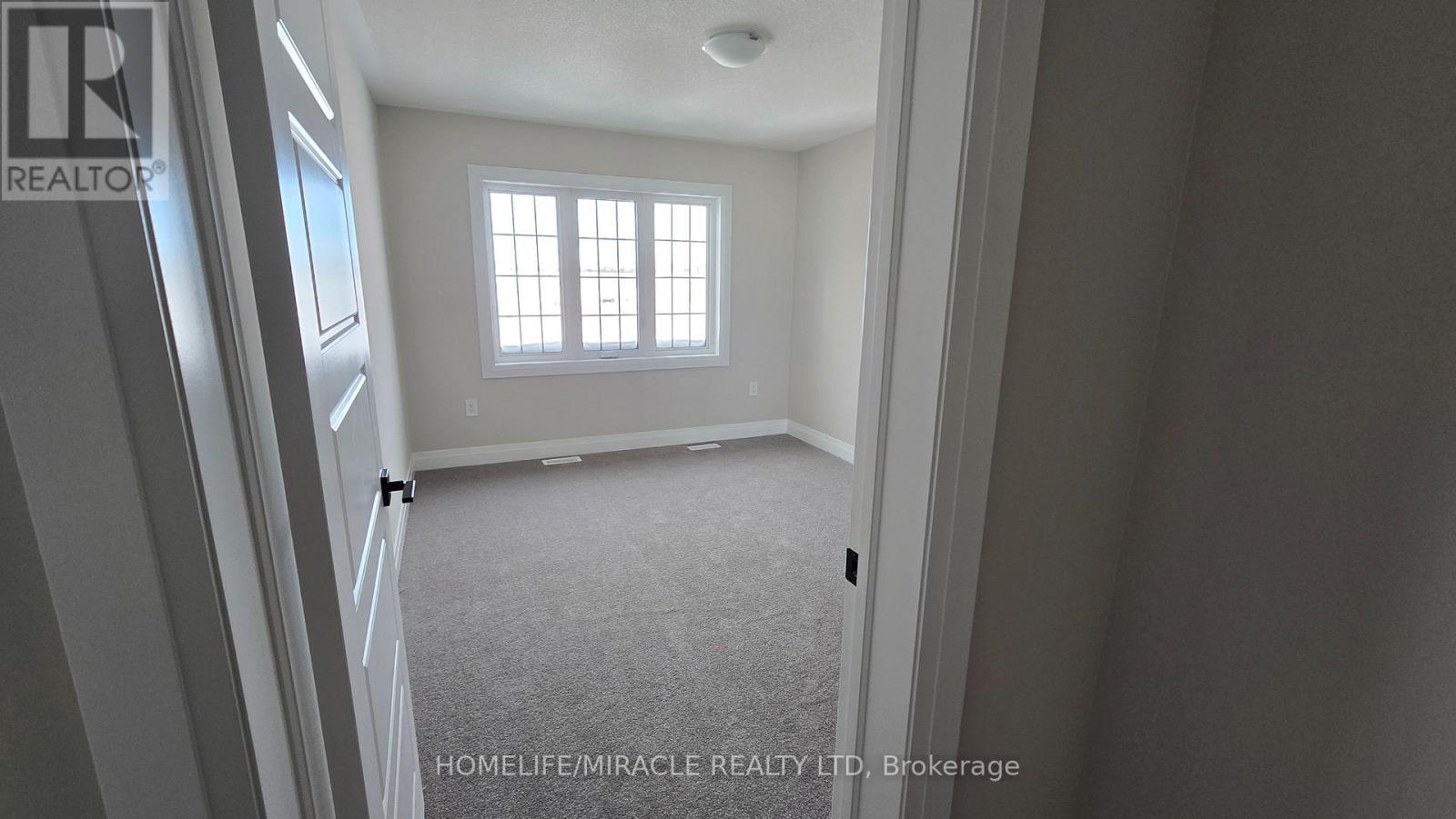 224 Greer Street, Barrie, Ontario  L9J 0B7 - Photo 11 - S12745490