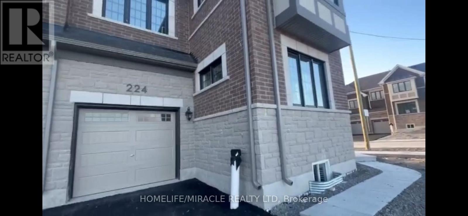 224 Greer Street, Barrie, Ontario  L9J 0B7 - Photo 2 - S12745490