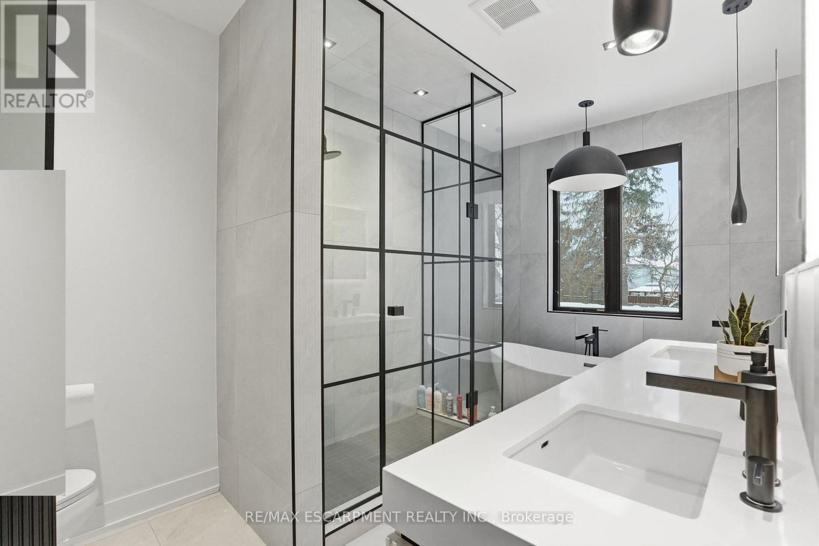 20b Broadview Avenue, Mississauga, Ontario  L5H 2S8 - Photo 28 - W12709856