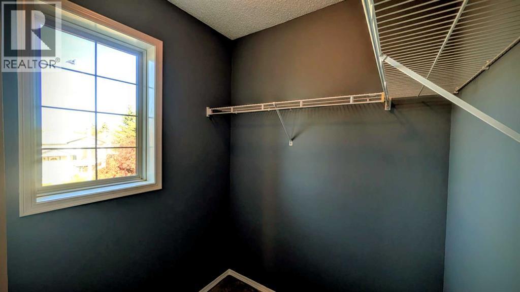 226 Erin Circle Se, Calgary, Alberta  T2B 3K1 - Photo 10 - A2255156